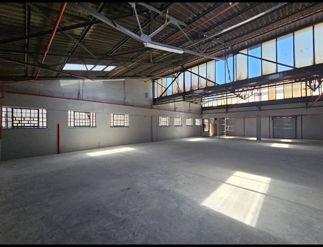 742M² WAREHOUSE TO LET IN BENROSE